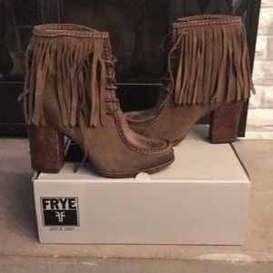 NIB Frye Parker Fringe short boot